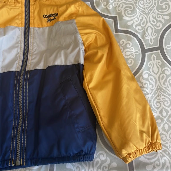 🌧️ OshKosh Hooded Jacket 🌨️ - Picture 4 of 7
